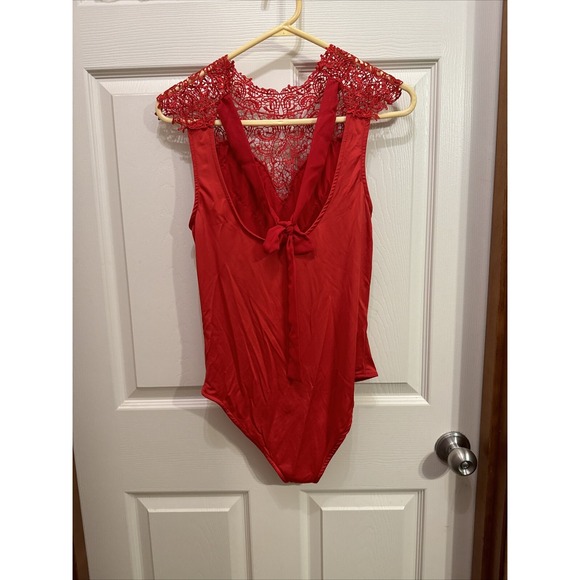 NWT Cleo Apparel Women's Red Crochet Top Sleeveless Bodysuit - Picture 3 of 6